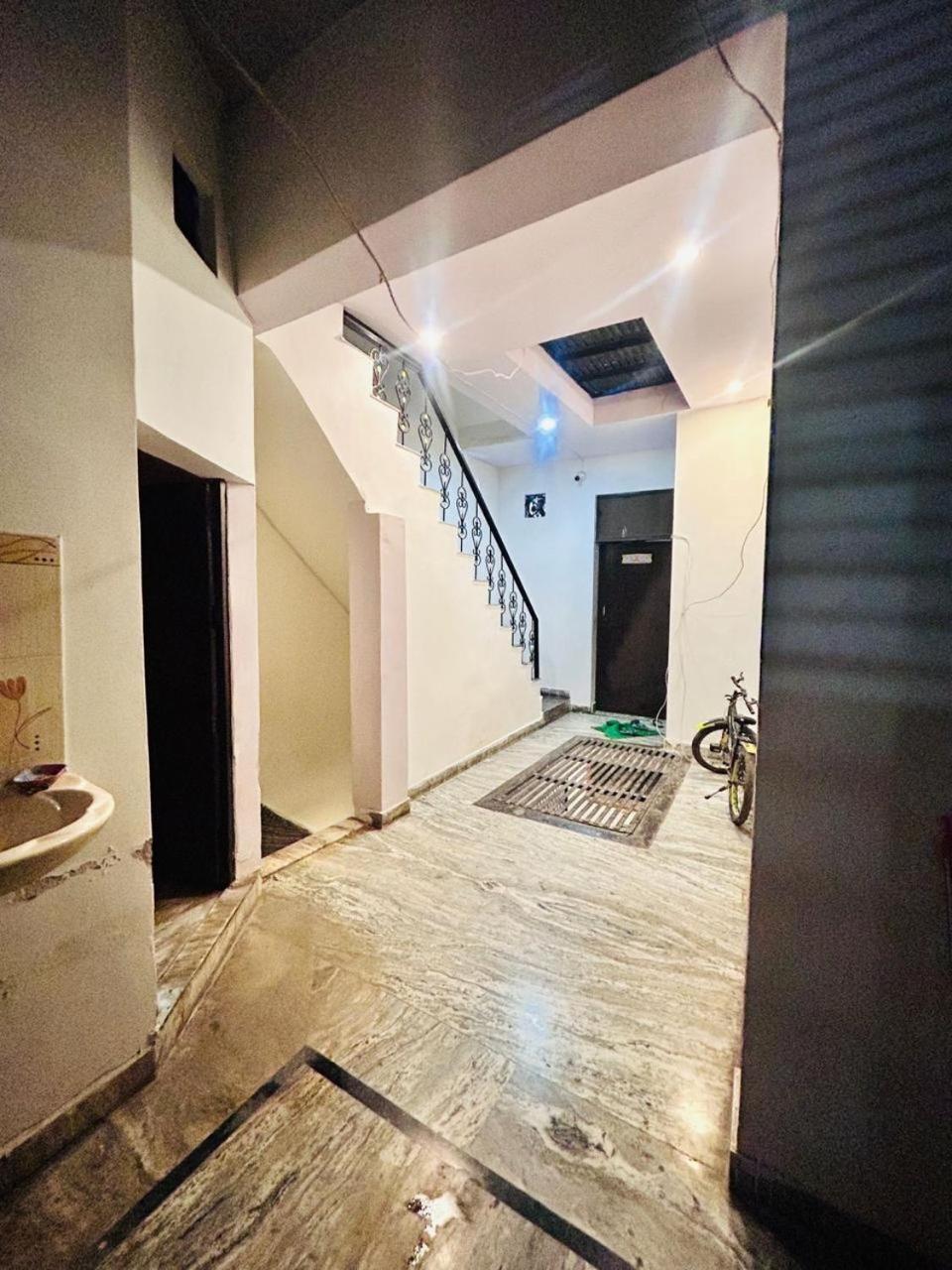 Agrawal Inn Guest House Матхура Экстерьер фото