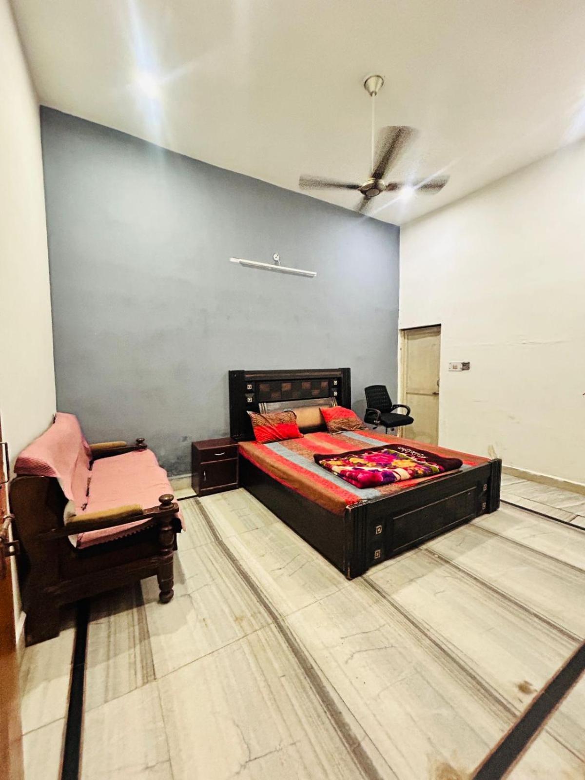 Agrawal Inn Guest House Матхура Экстерьер фото